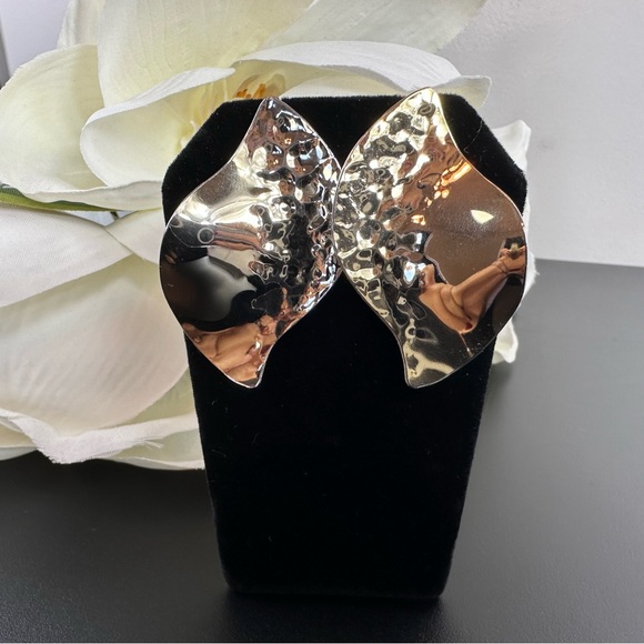 EA9 Organic Form Hammered Gold Statement Earrings FINAL PRICE - Picture 7 of 12